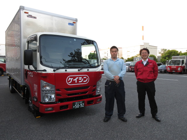 いすゞエルフコンテナ車納車(東京営業所)